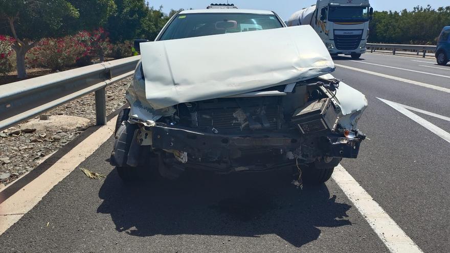 Un joven resulta herido al golpear con la mediana en la autopista del Sur