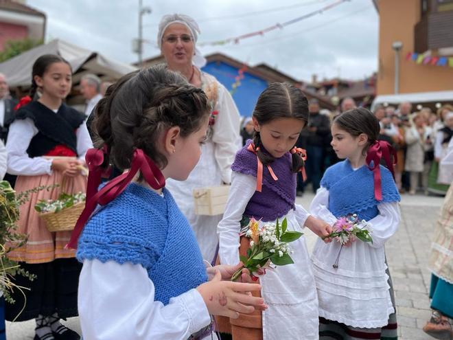 El Mercáu Tradicional de La Flor centra el programa de La Flor de Lena