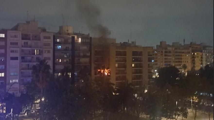 Fallecen dos personas en un incendio en Valencia