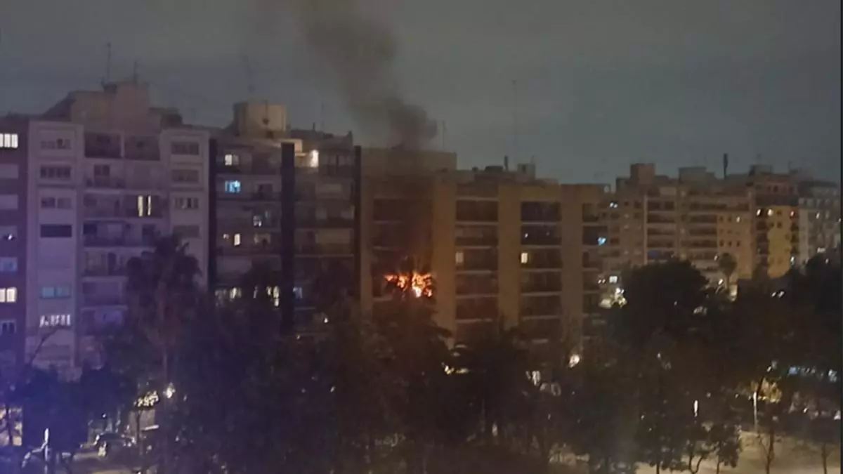 Fallecen dos personas en un incendio en Valencia