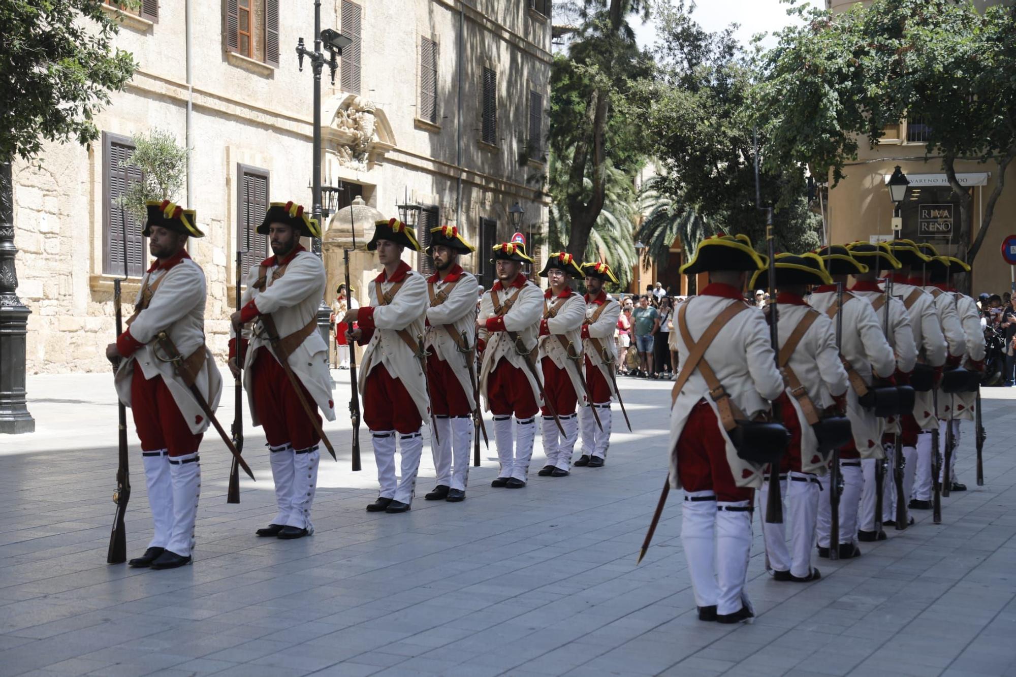 El Ejército celebra el relevo de la Guardia de Honor en Palma