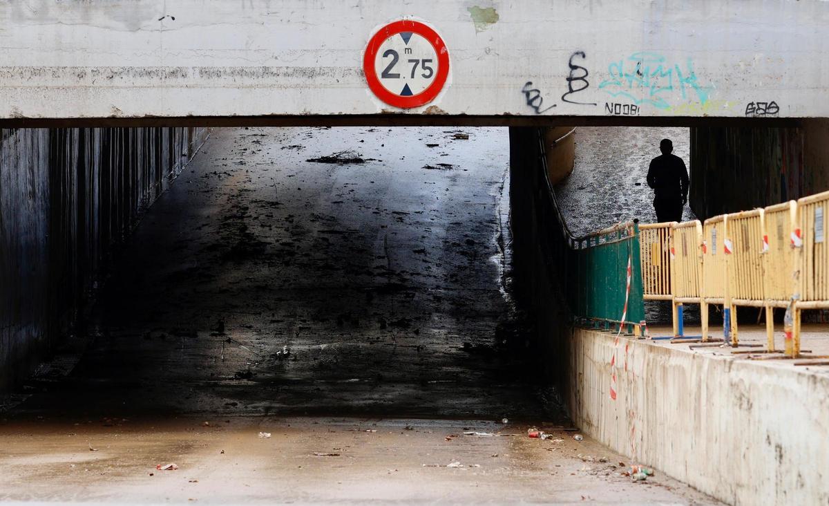 Túnel de Aldaia tras desbordarse anoche el barranco de la Saleta.
