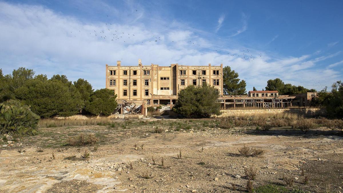 Aspecto abandonado del Preventorio de la Savinosa.