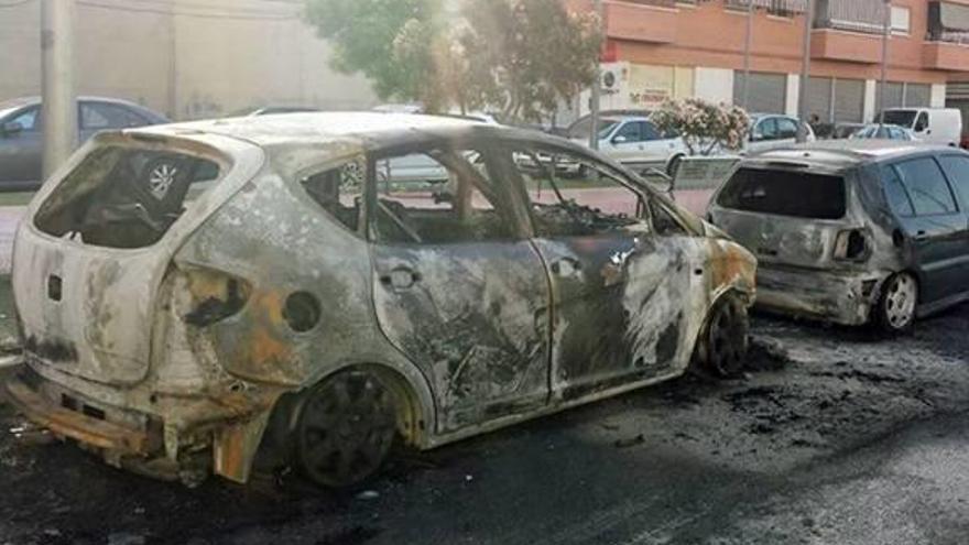 Un incendio calcina un  coche en Callosa