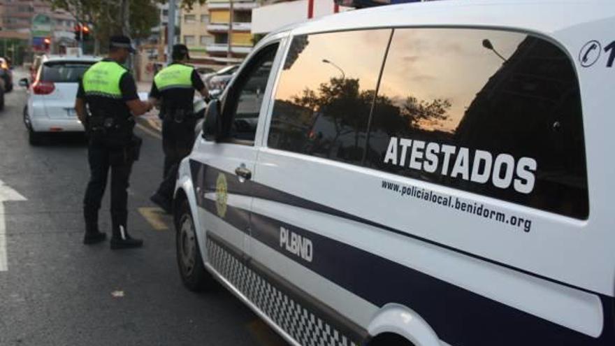 La Policía de Benidorm se queda sin el aparato para hacer los tests de alcohol a las puertas del Low