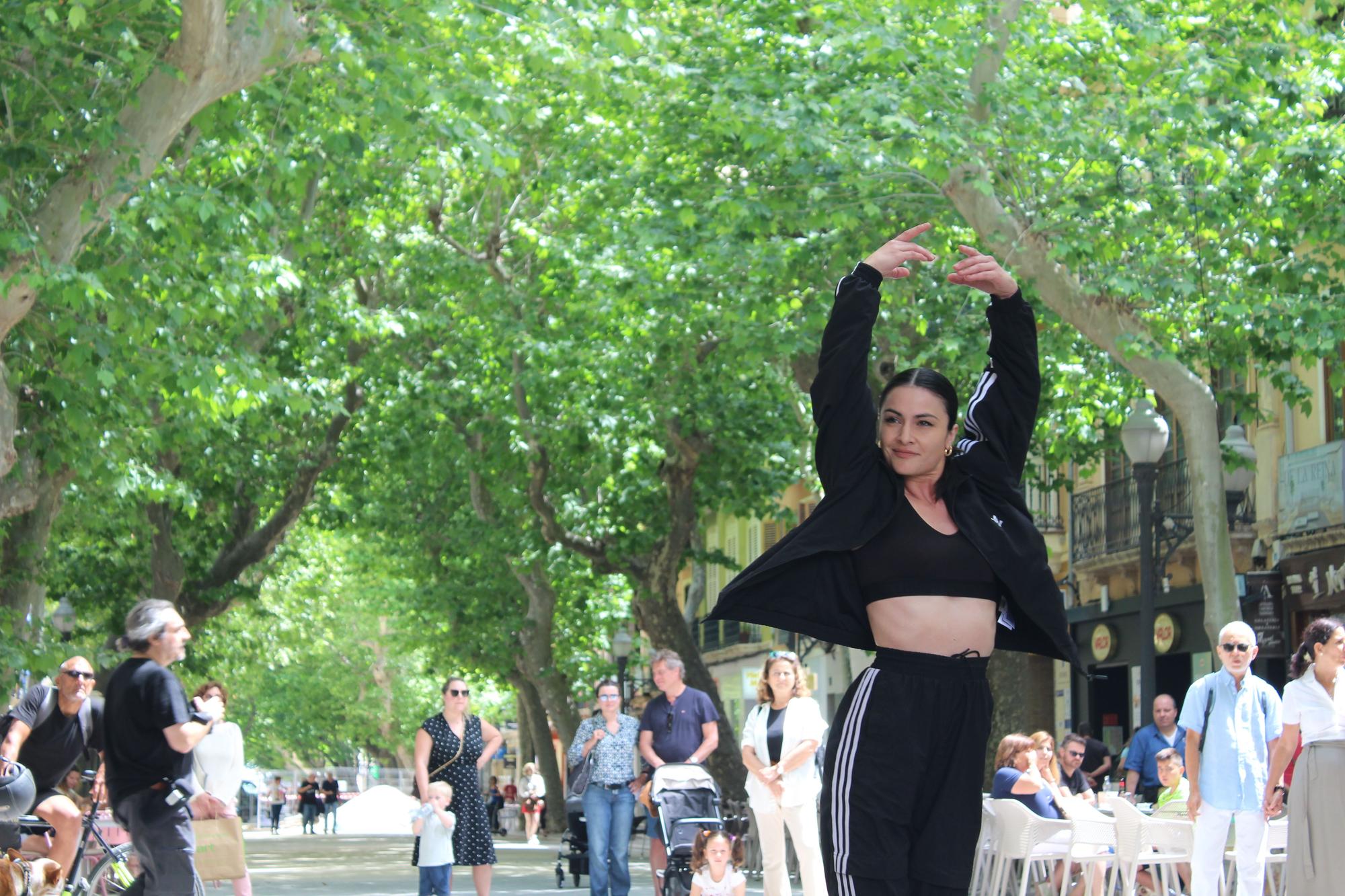 Calles en danza (y baile) en Dénia