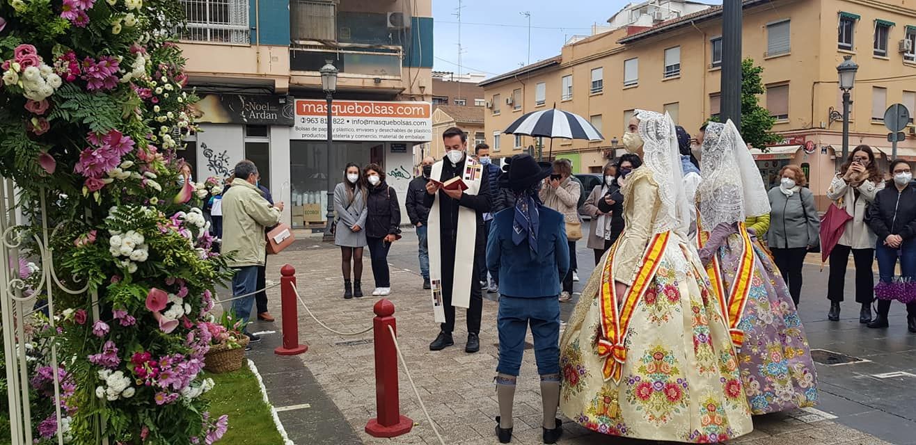 En la bendición de una de las cruces de mayo, la de 2021.