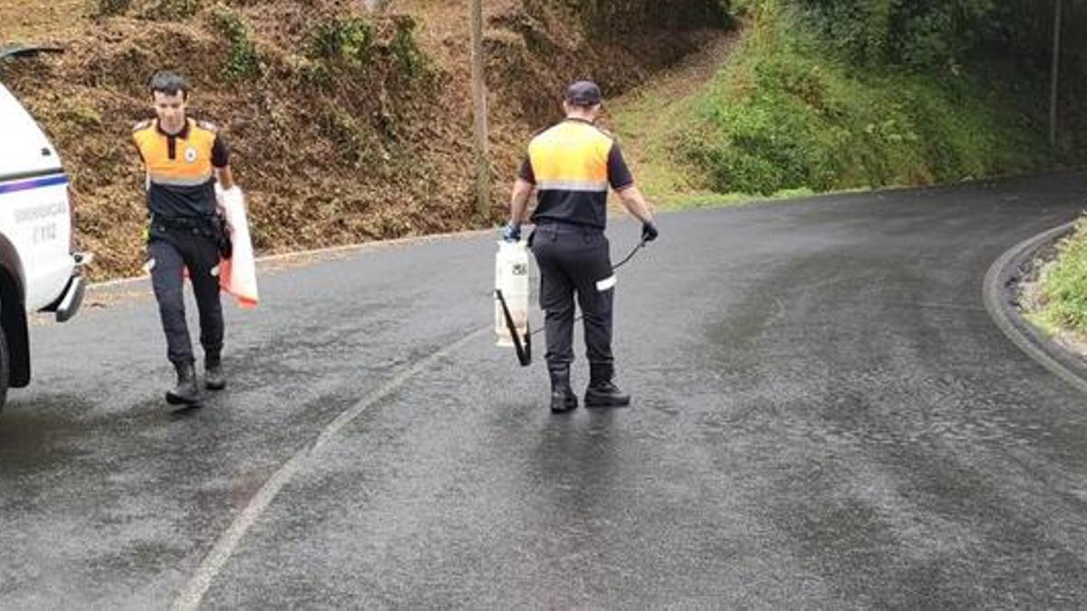 Protección Civil de Pontevedra trabaja en retirar el vertido