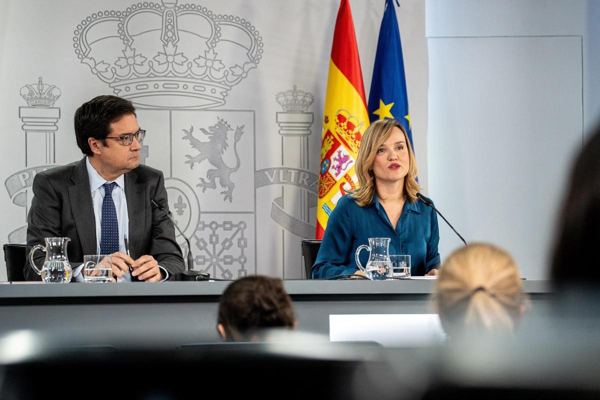 Óscar López y Pilar Alegría, en una imagen de archivo en una rueda de prensa posterior al Consejo de Ministros.