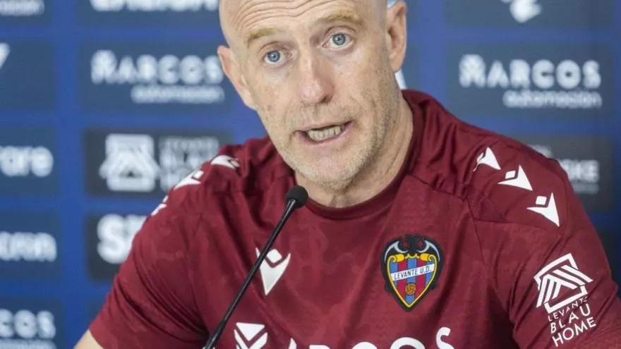 Calero: "Quizás con 2,5 millones tienes tres jugadores más"