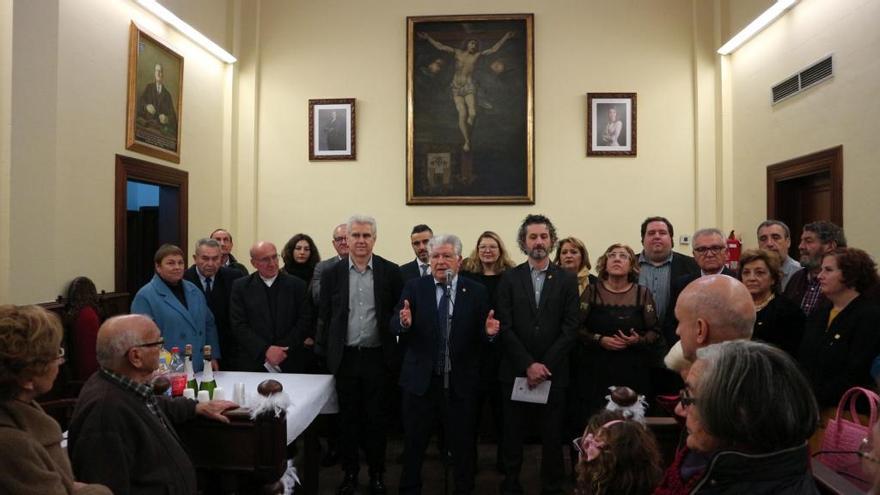 Imagen de un acto celebrado en la sala de plenos del ayuntamiento de Alcúdia