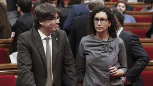 Carles Puigdemont y Marta Rovira, en el hemiciclo del Parlament.