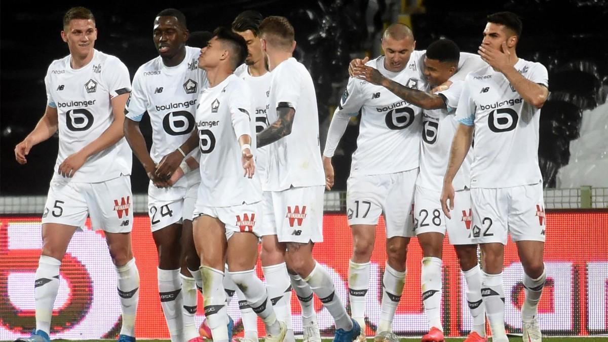 Los jugadores del Lille celebrando el primer gol de Yilmaz