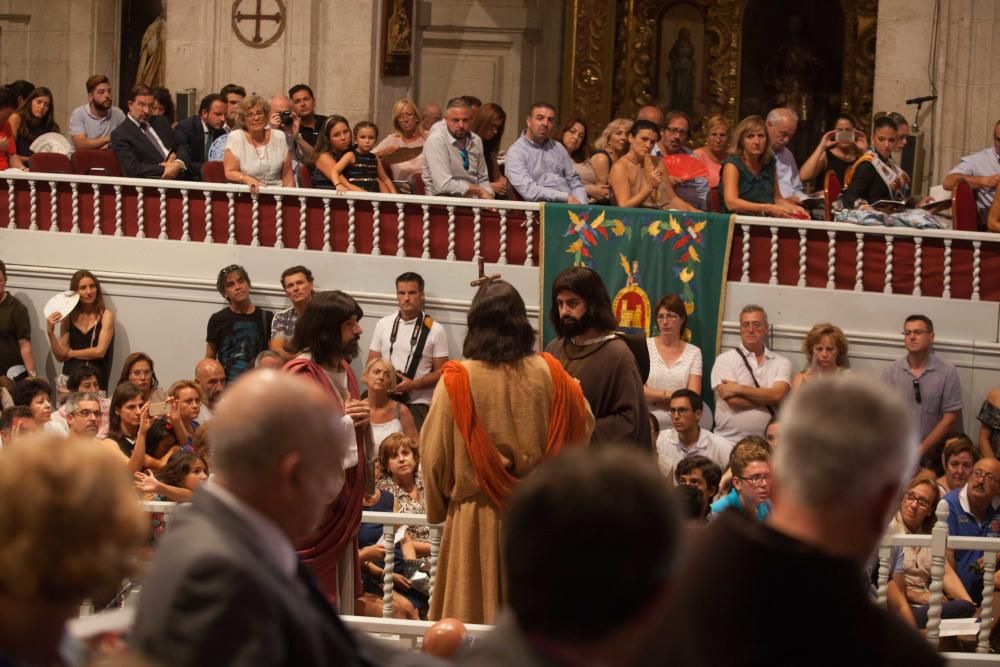 La primera parte de la representación de La Festa abarrota el templo ilicitano