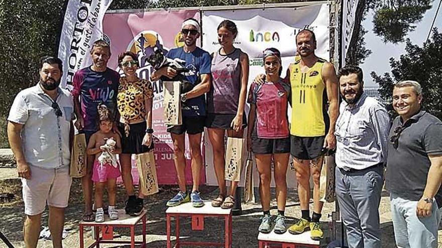 Campeones de las diferentes categorías posan tras la prueba en Santa Magdalena.