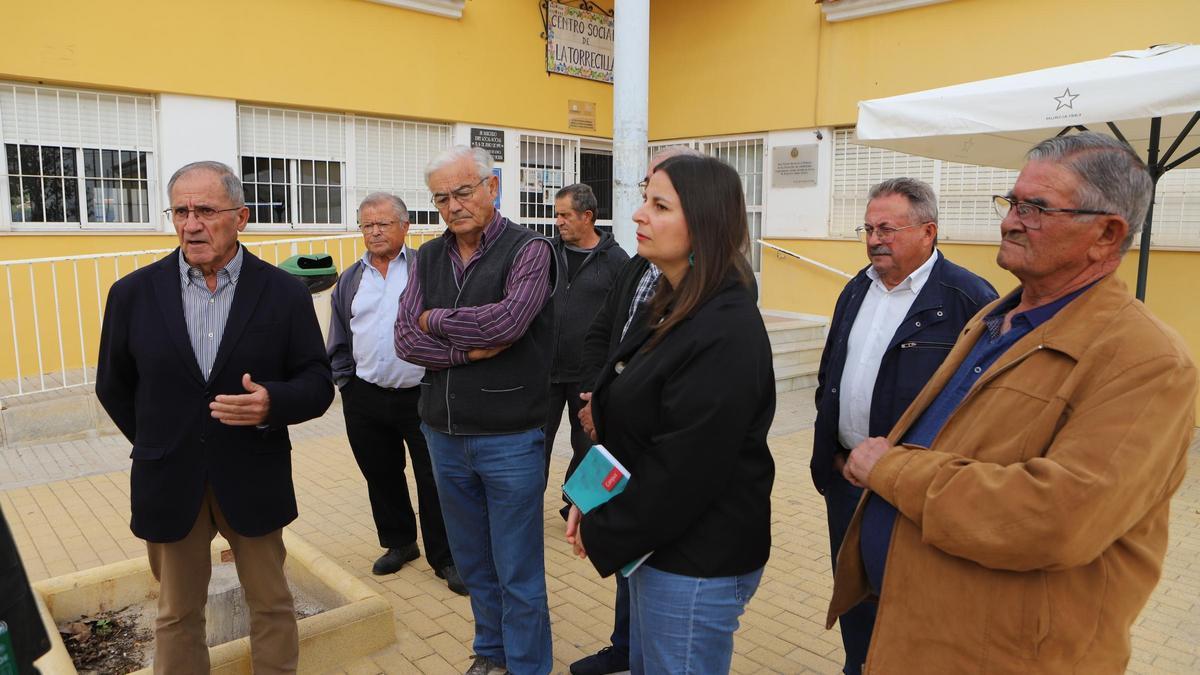 Vecinos de La Torrecilla y afectados por la inundación de 2012, decepcionados tras la reunión con el presidente de ADIF.