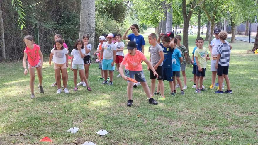 La concejalía de juventud de Benavente presenta las actividades de agosto con la piscina municipal como protagonista