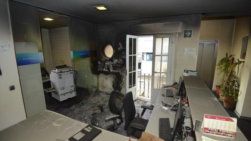 Estado en el que quedaron las oficinas del chalet Fontoira tras este pequeño incendio.