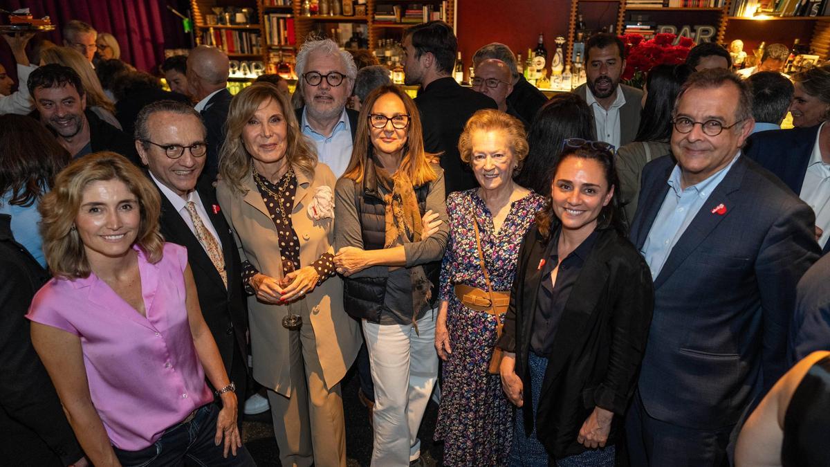 El suplemento 'abril' de El Periódico celebra el Sant Jordi en el Speakeasy