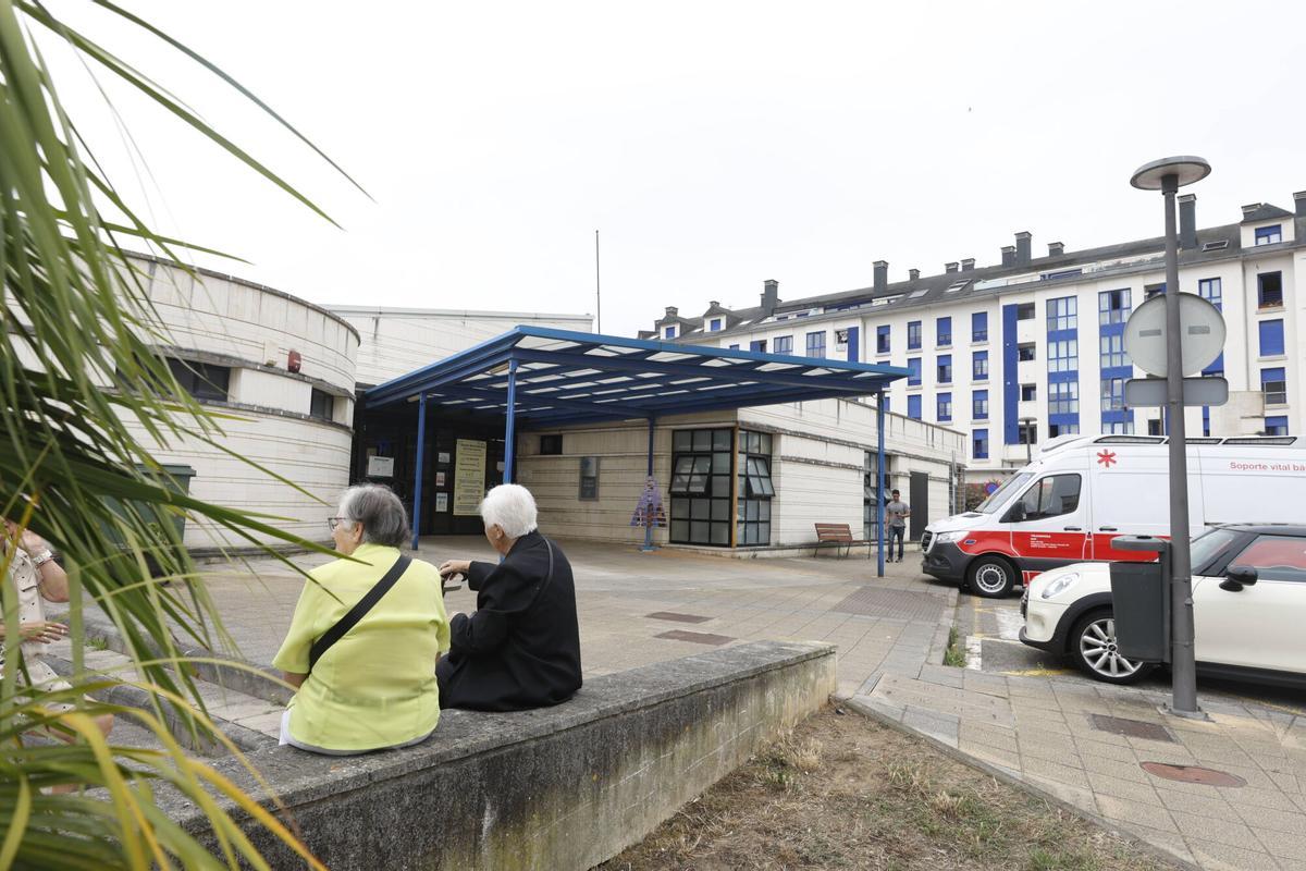 La visita de la consejera de Salud a Luanco para anunciar las obras que se acometerán en el centro de salud La visita de la consejera de Salud a Luanco para anunciar las obras que se acometerán en el centro de salud
