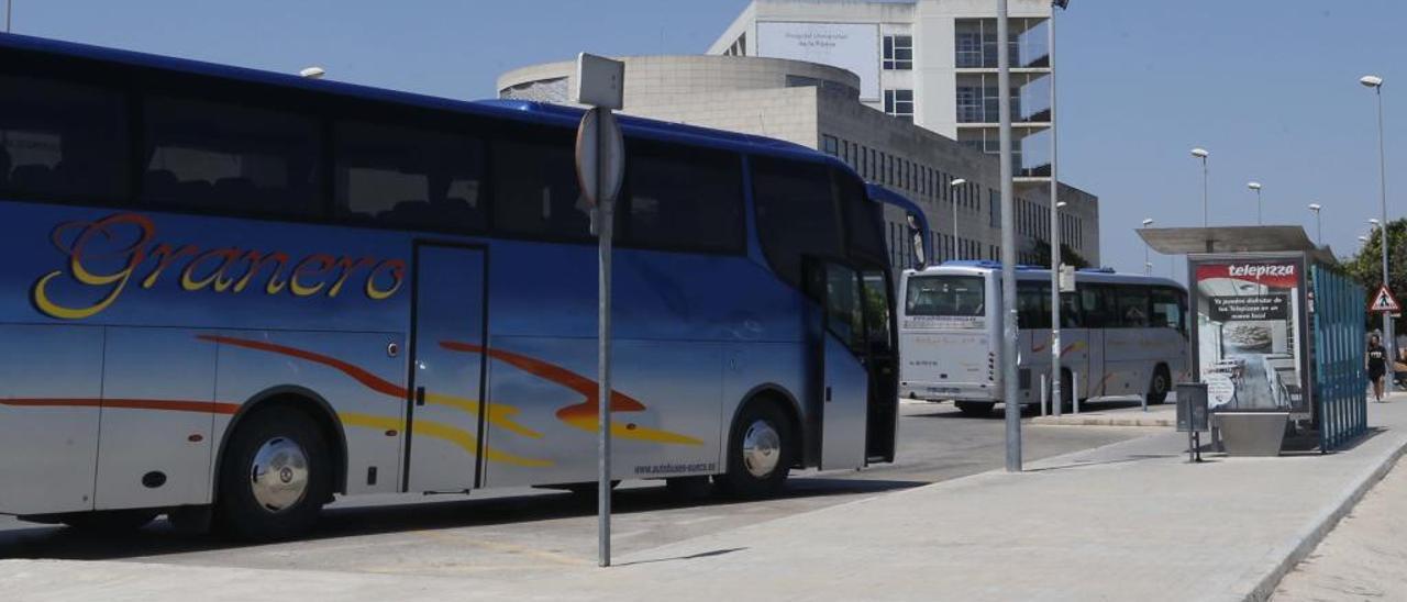 Más líneas y frecuencias para paliar el déficit del transporte público