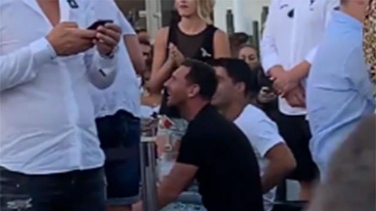 Messi disfrutó junto a Luis Suárez del concierto de Ozuna