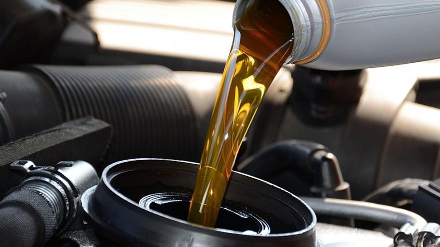 ¿Cuándo caduca el aceite del coche?