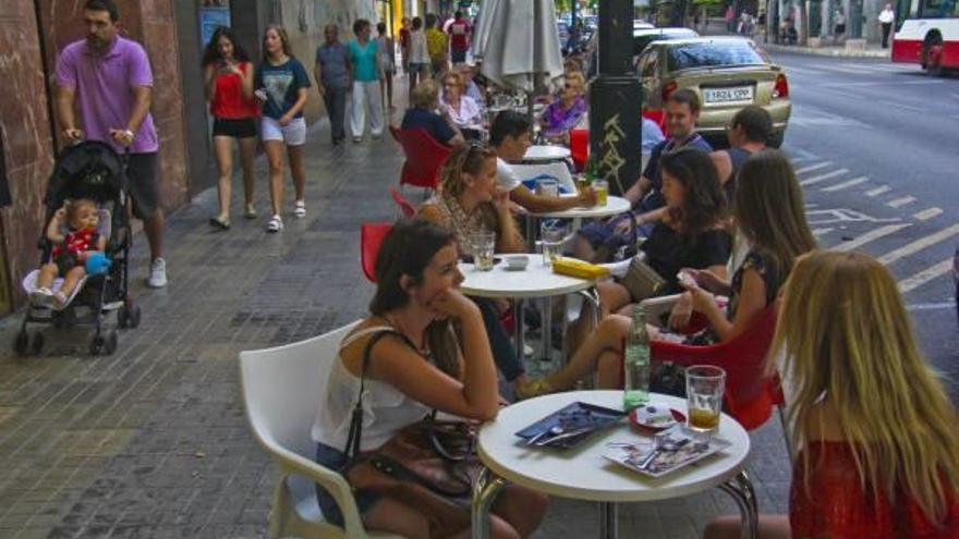 Alcoy intensificará los controles de las terrazas para atajar los excesos