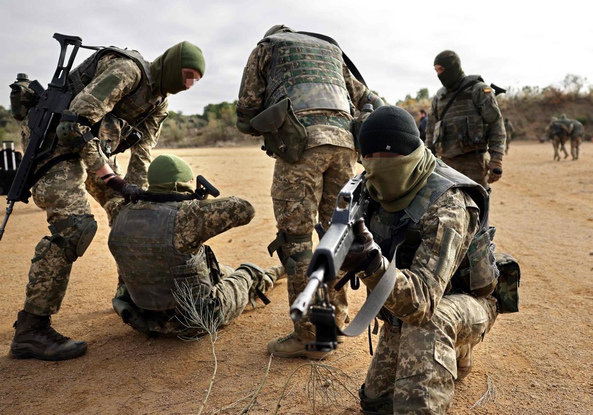 Militares españoles están entrenando a un grupo de 400 soldados ucranianos, como parte de la asistencia militar de la UE a Ucrania en medio de la crisis del país con Rusia