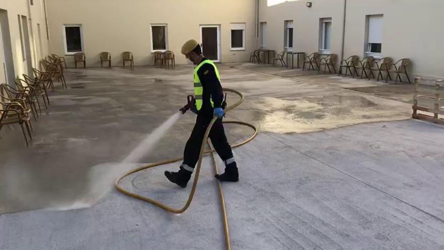El Ejército realiza labores de limpieza en la residencia de mayores Portazgo