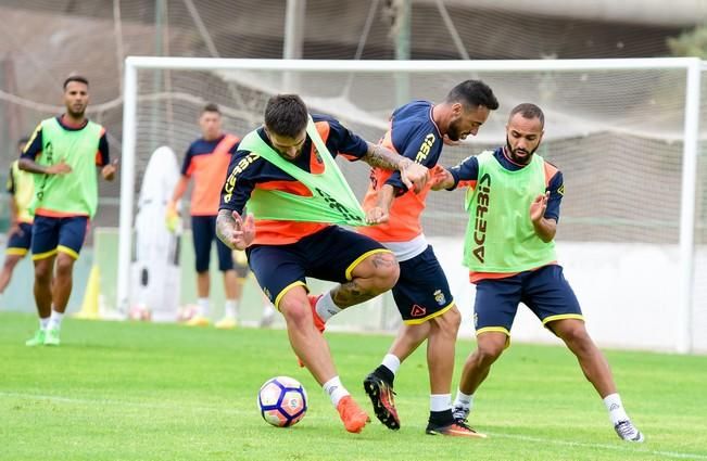 .Entrenamiento de la UD Las Palmas en Barranco ...