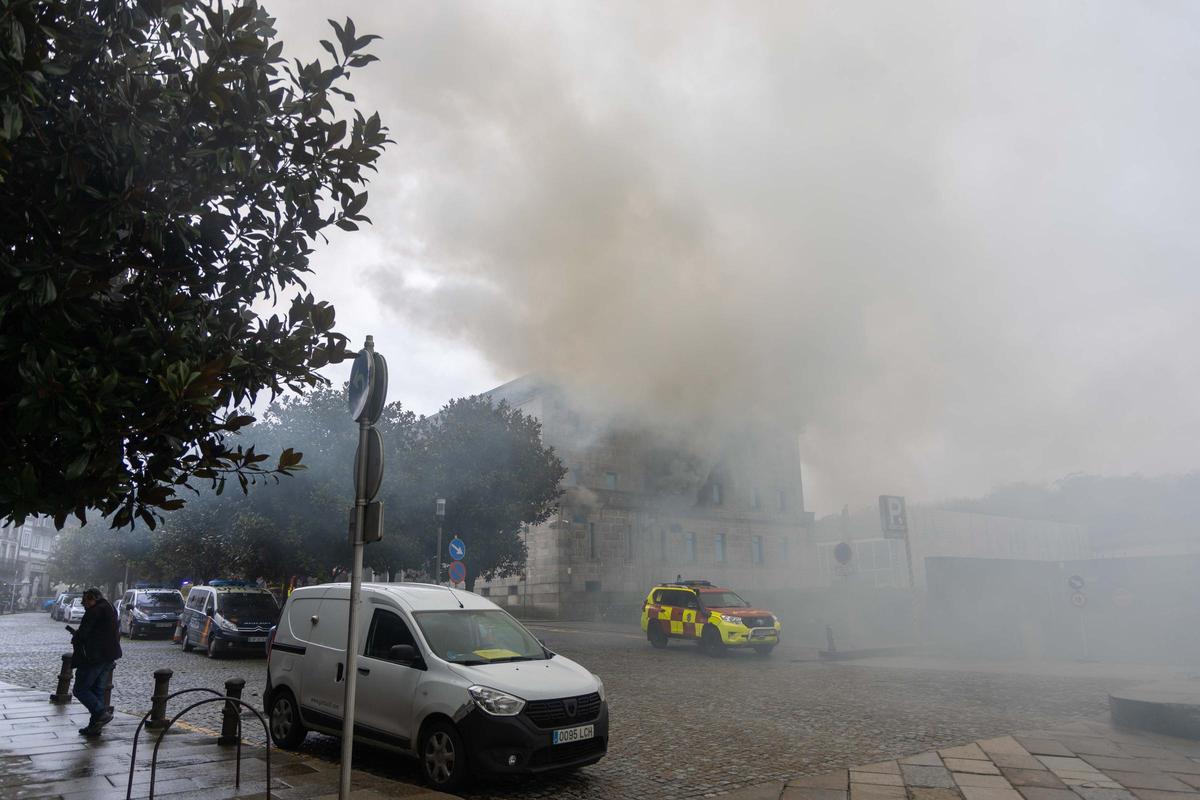 Evacuada la Comisaría de Santiago por un incendio