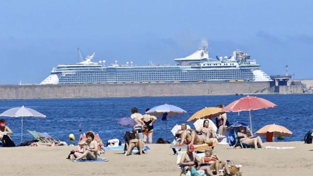 El crucero «Liberty of the Seas», atracado en El Musel hace unos días.      | MARCOS LEÓN