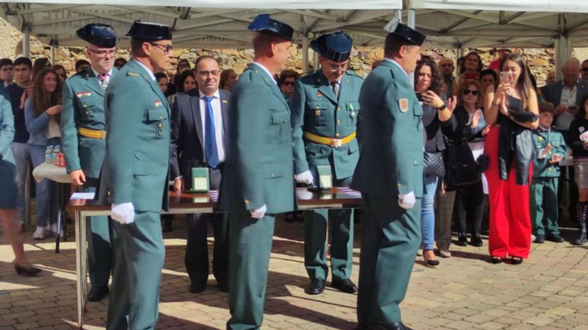 Honores a la patrona de la Guardia Civil en Benavente. / E. P.