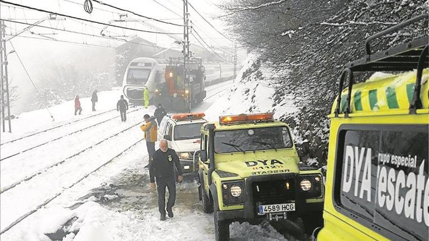 Viajeros del Alvia quedan atrapados sin calefacción por la intensa nevada