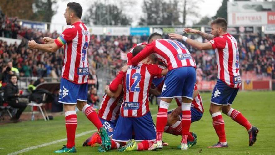 Els jugadors del Girona celebren un gol a Montilivi, una imatge molt repetida durant aquesta temporada.