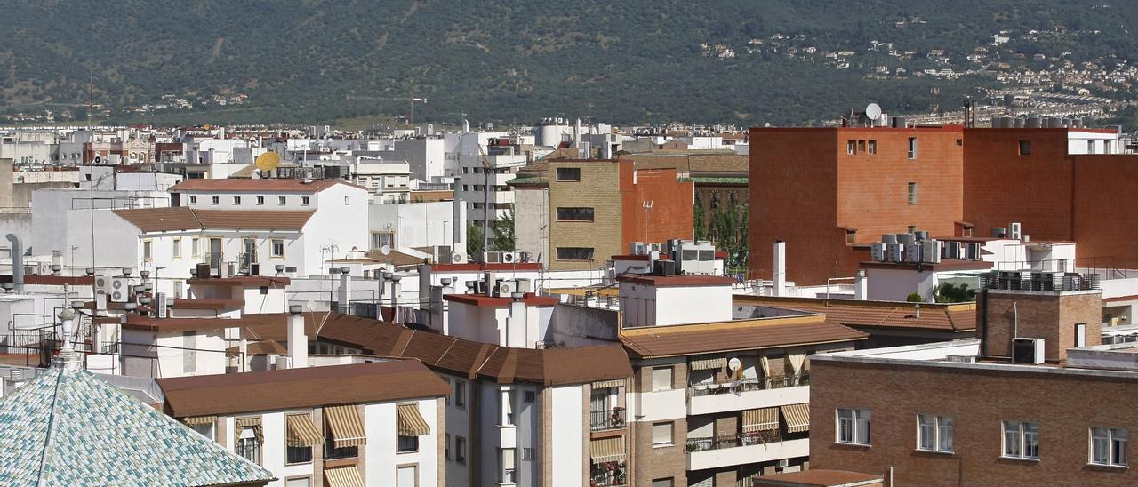 Vista aérea de edificios de viviendas del Paseo de la Victoria y Vallellano.