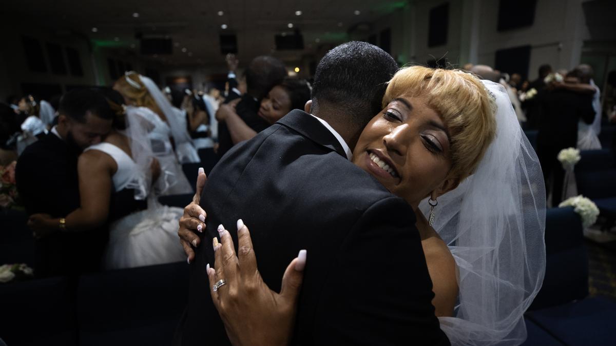 Una ceremonia multitudinaria consagra a 78 parejas en matrimonio en la República Dominicana.