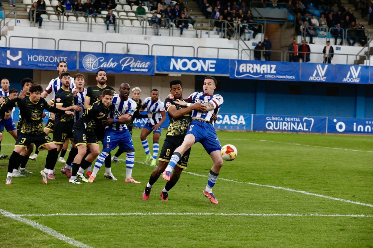 La victoria del Avilés ante el Ourense, en imágenes. La victoria del Avilés ante el Ourense, en imágenes.