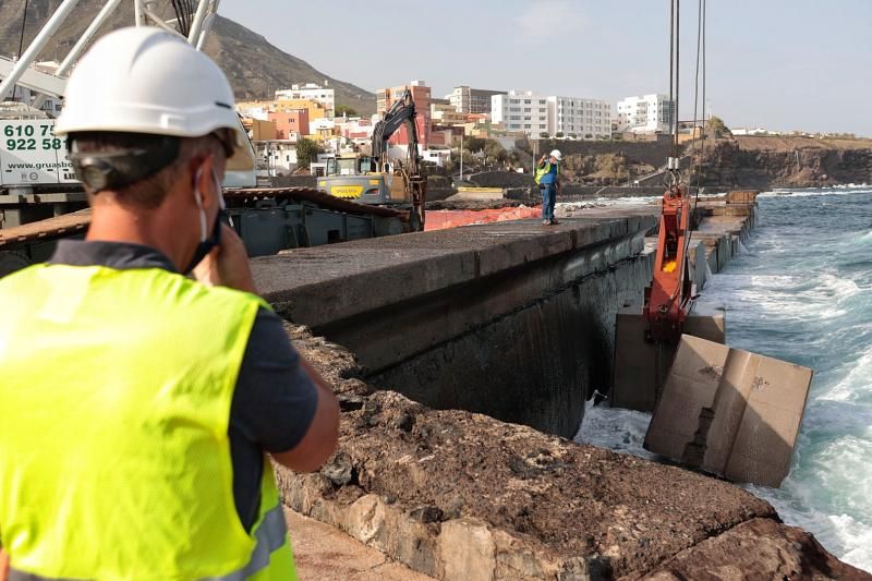 Coloca los bloques en el dique de Bajamar