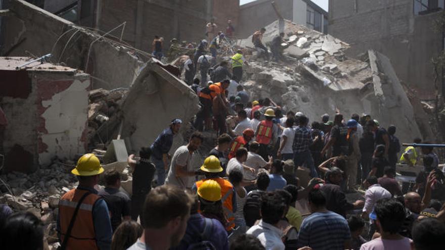 Un fuerte terremoto de 7 grados en la escala de Ritchter sacude el sur de México