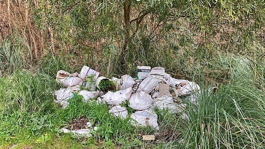 Residuos al lado de las Casas Bailly.  | // L.O.