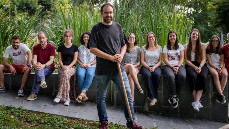 David Fernández Calviño, con investigadores gallegos, en Ourense.