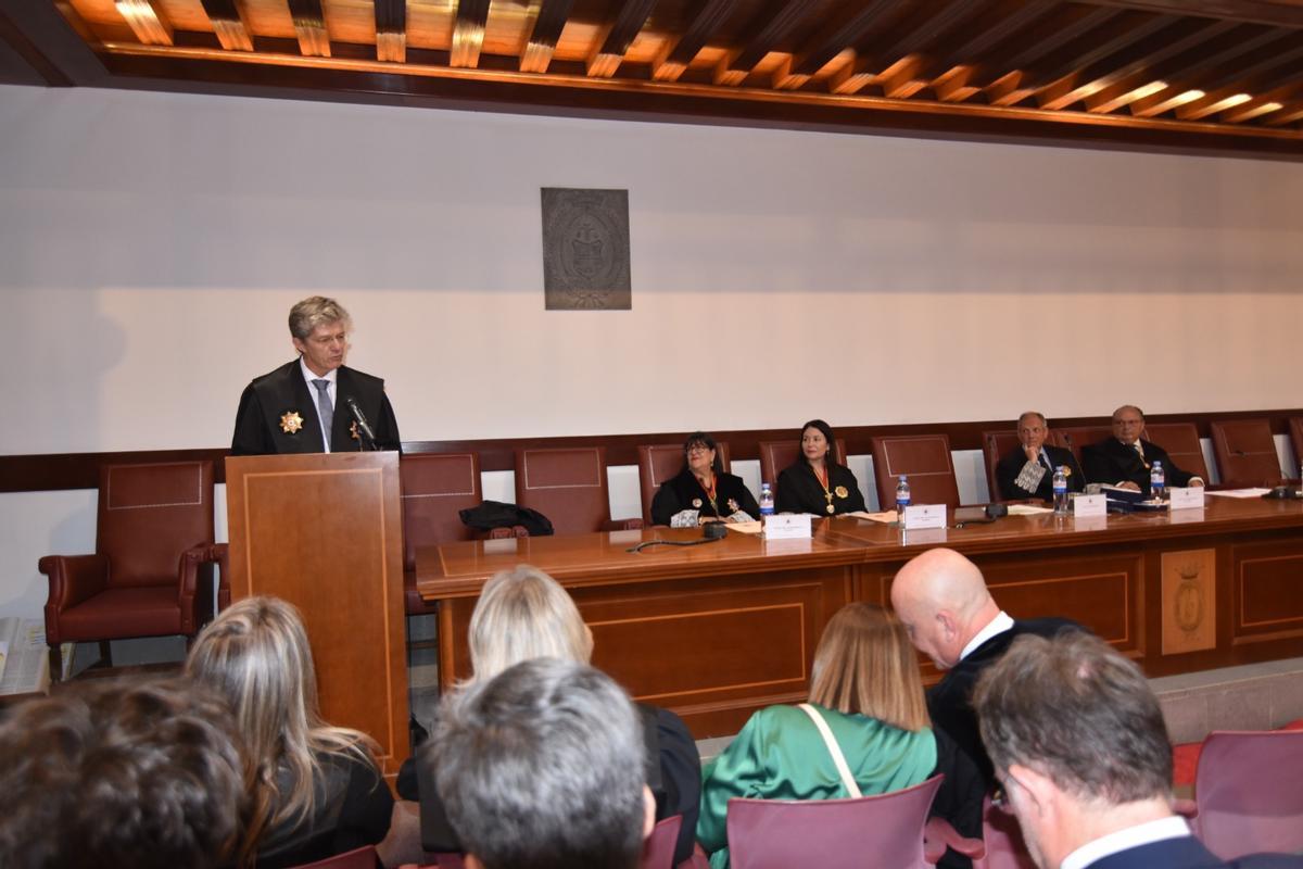 Carlos Enrique Viña Romero, nuevo presidente del Consejo Canario de Colegios de Abogados