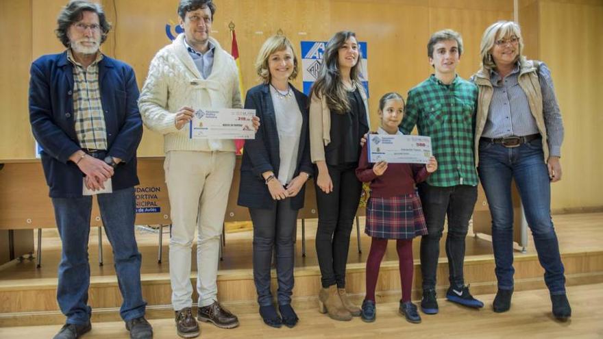 Un momento de la entrega de los donativos, ayer.