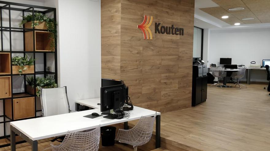 Imatge de la recepció de l´oficina de Kouten i la sala de servidors
