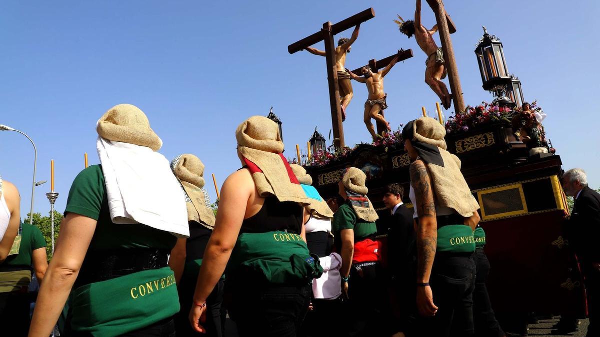 Hermandad de la Conversión, durante su estación de penitencia el Viernes Santo.