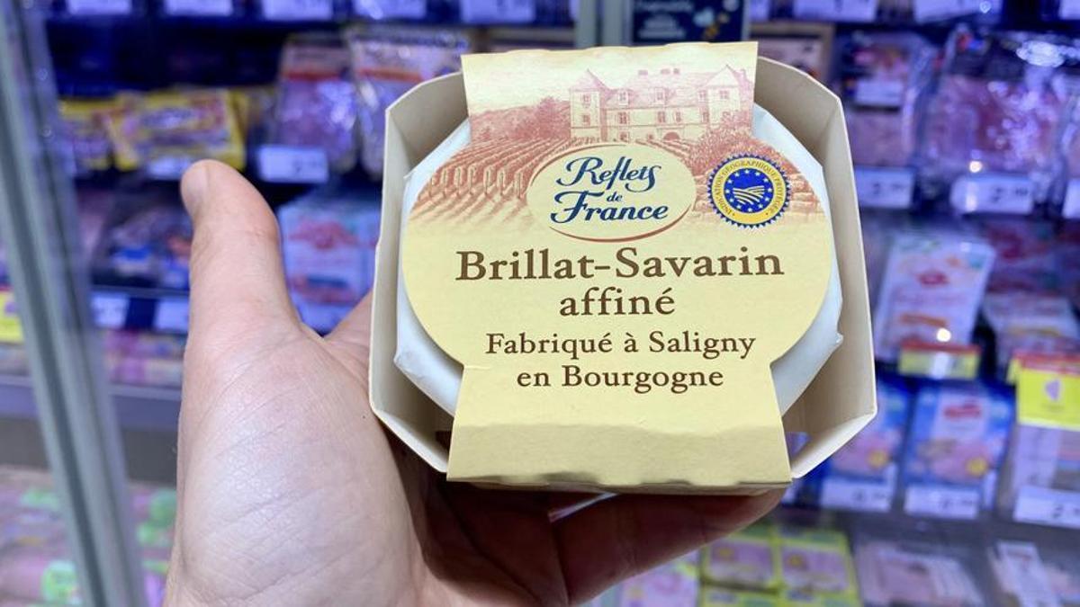 El queso Brillat-Savarin que puede encontrarse en Carrefour.