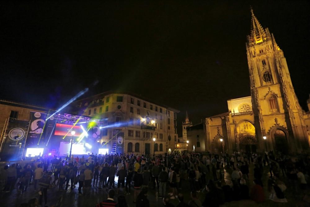La música electrónica toma la plaza de la Catedral de Oviedo