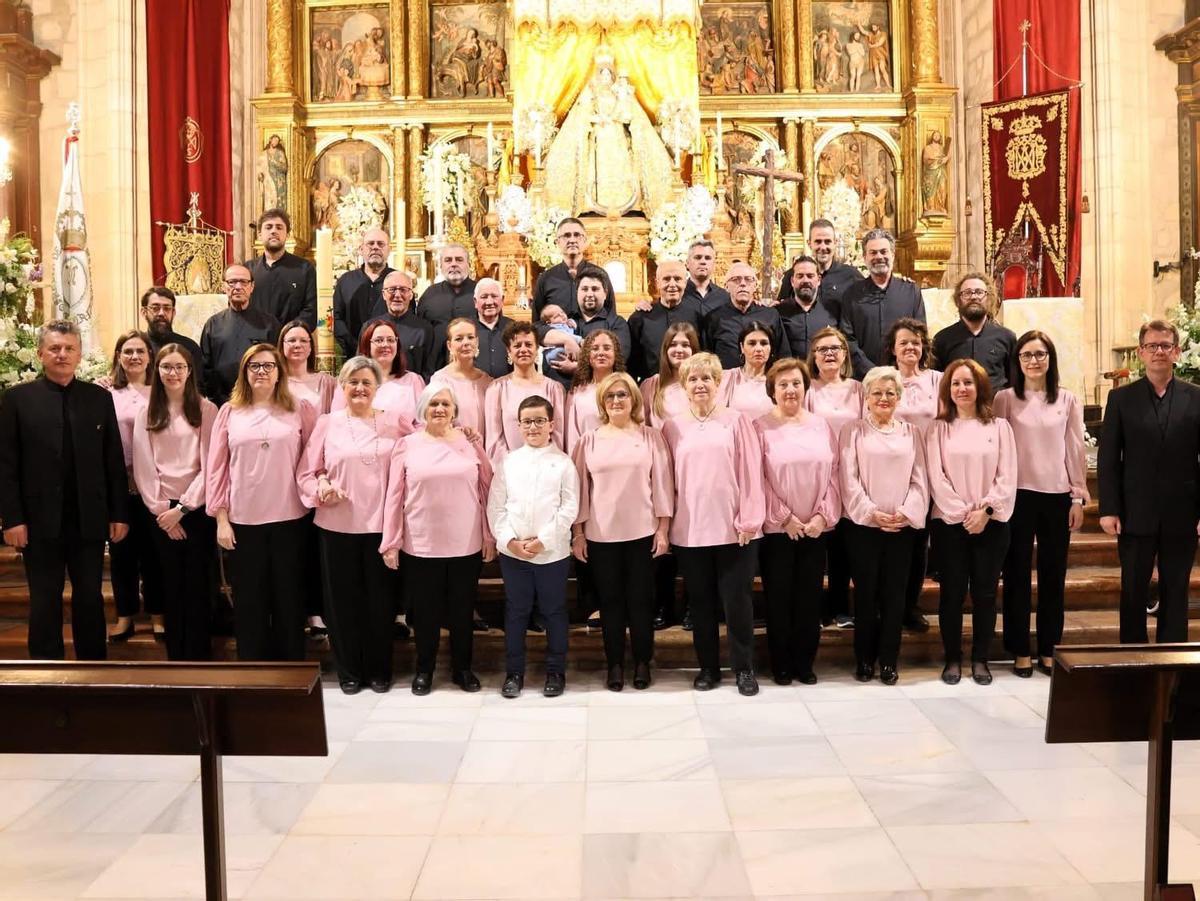 La Coral Lucentina, en la iglesia de San Mateo.